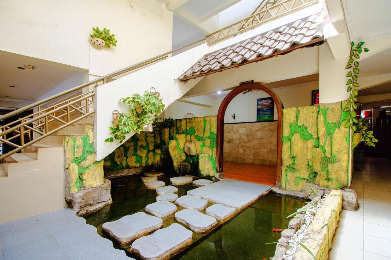 Oyo 1683 Hotel Musafira Syariah Jogjacarta Exterior foto