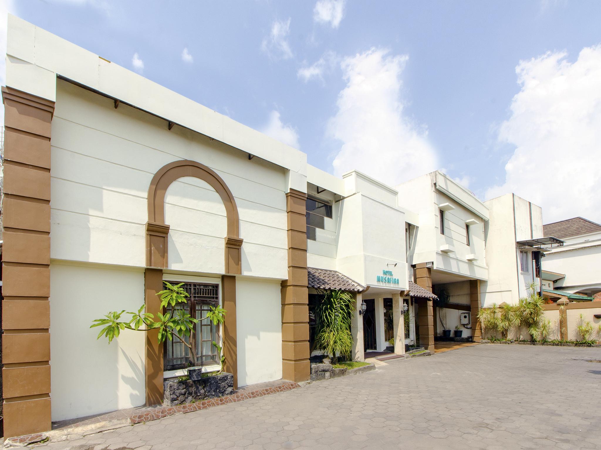 Oyo 1683 Hotel Musafira Syariah Jogjacarta Exterior foto