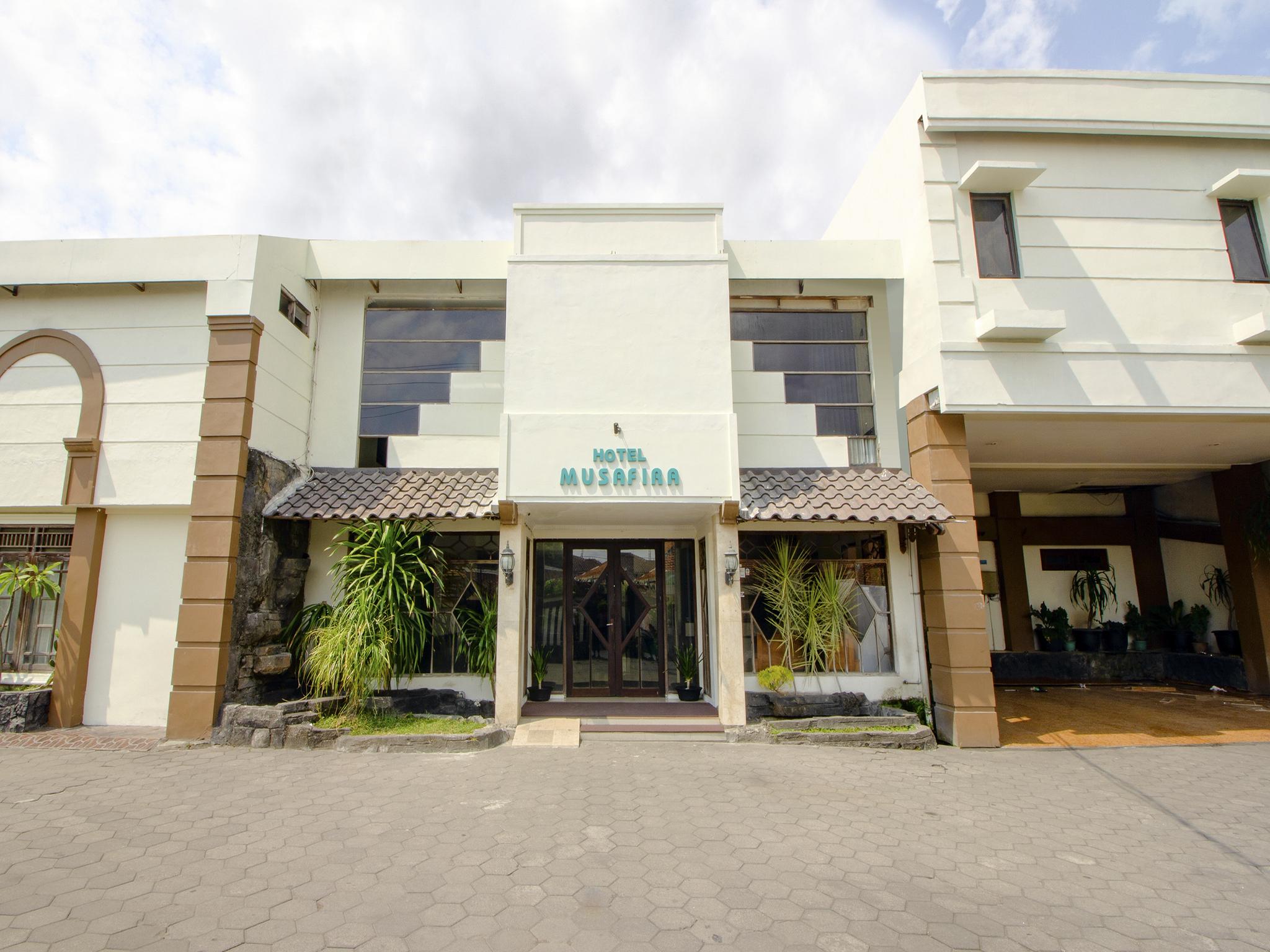 Oyo 1683 Hotel Musafira Syariah Jogjacarta Exterior foto