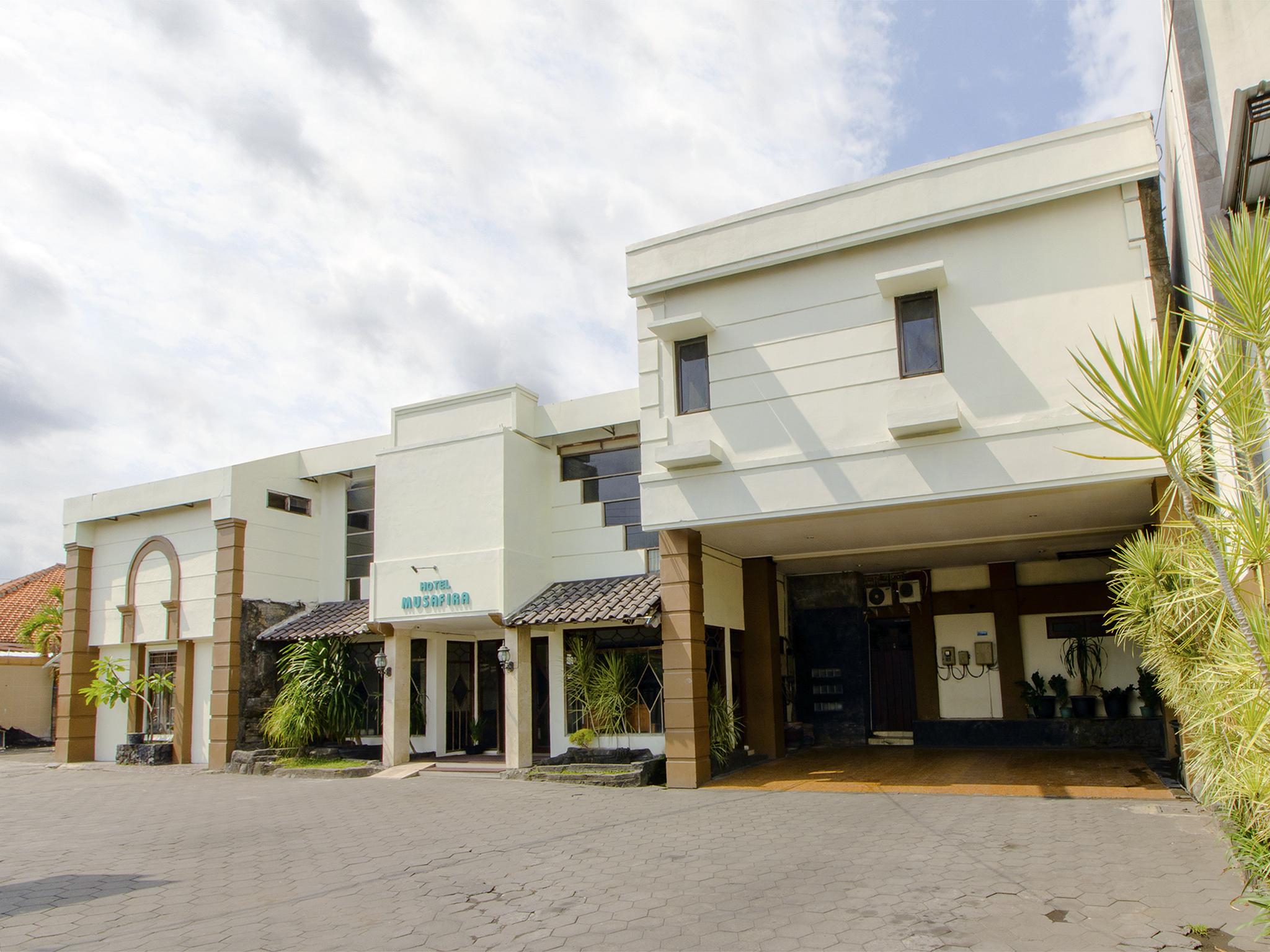 Oyo 1683 Hotel Musafira Syariah Jogjacarta Exterior foto
