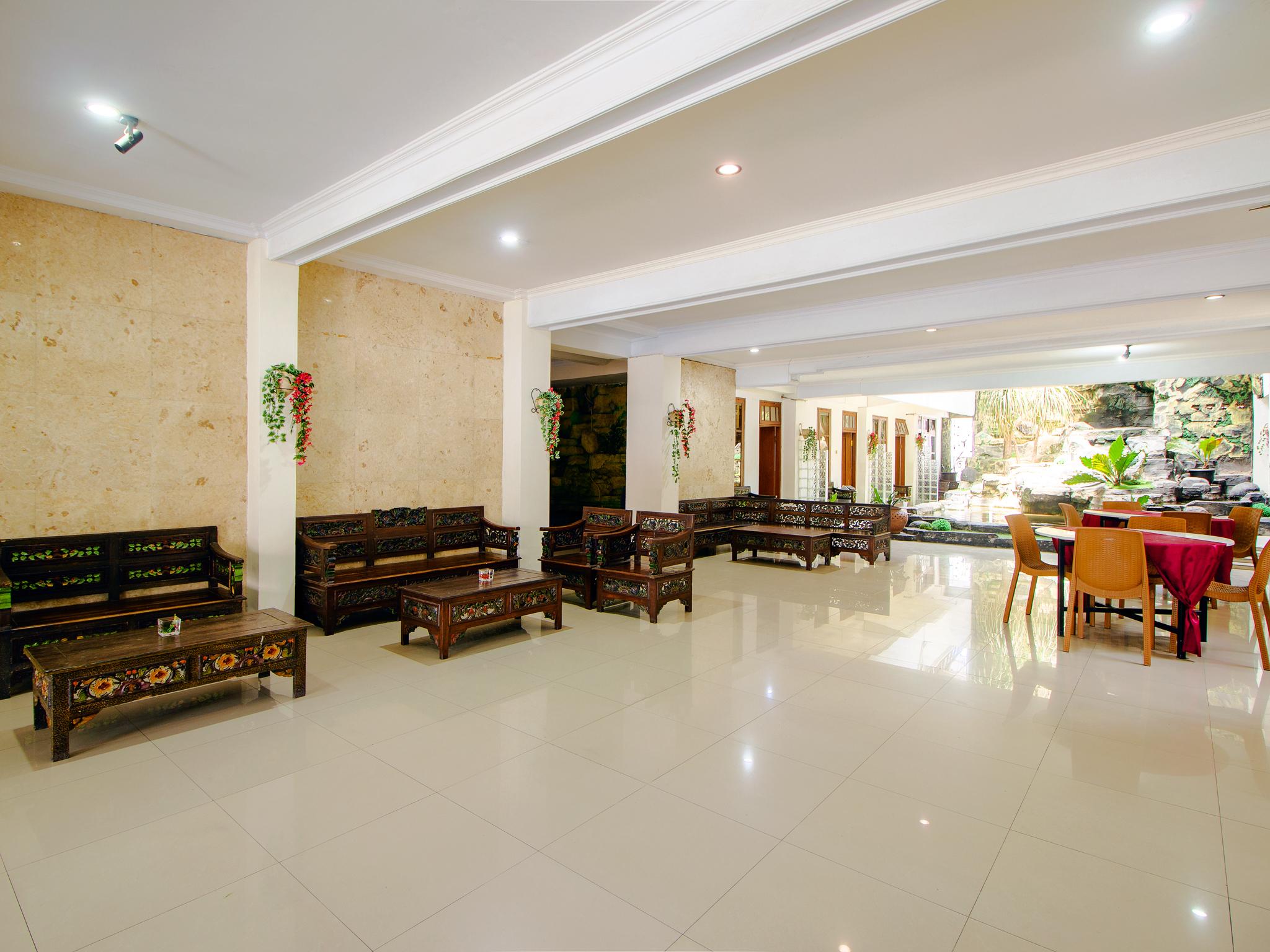 Oyo 1683 Hotel Musafira Syariah Jogjacarta Exterior foto