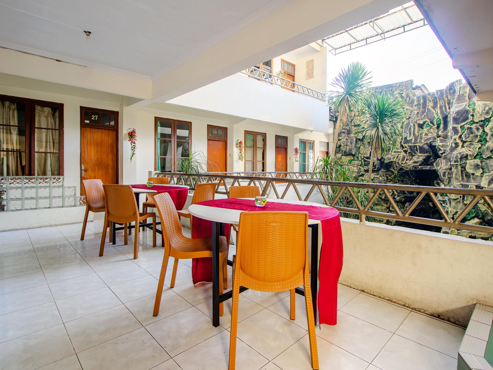 Oyo 1683 Hotel Musafira Syariah Jogjacarta Exterior foto