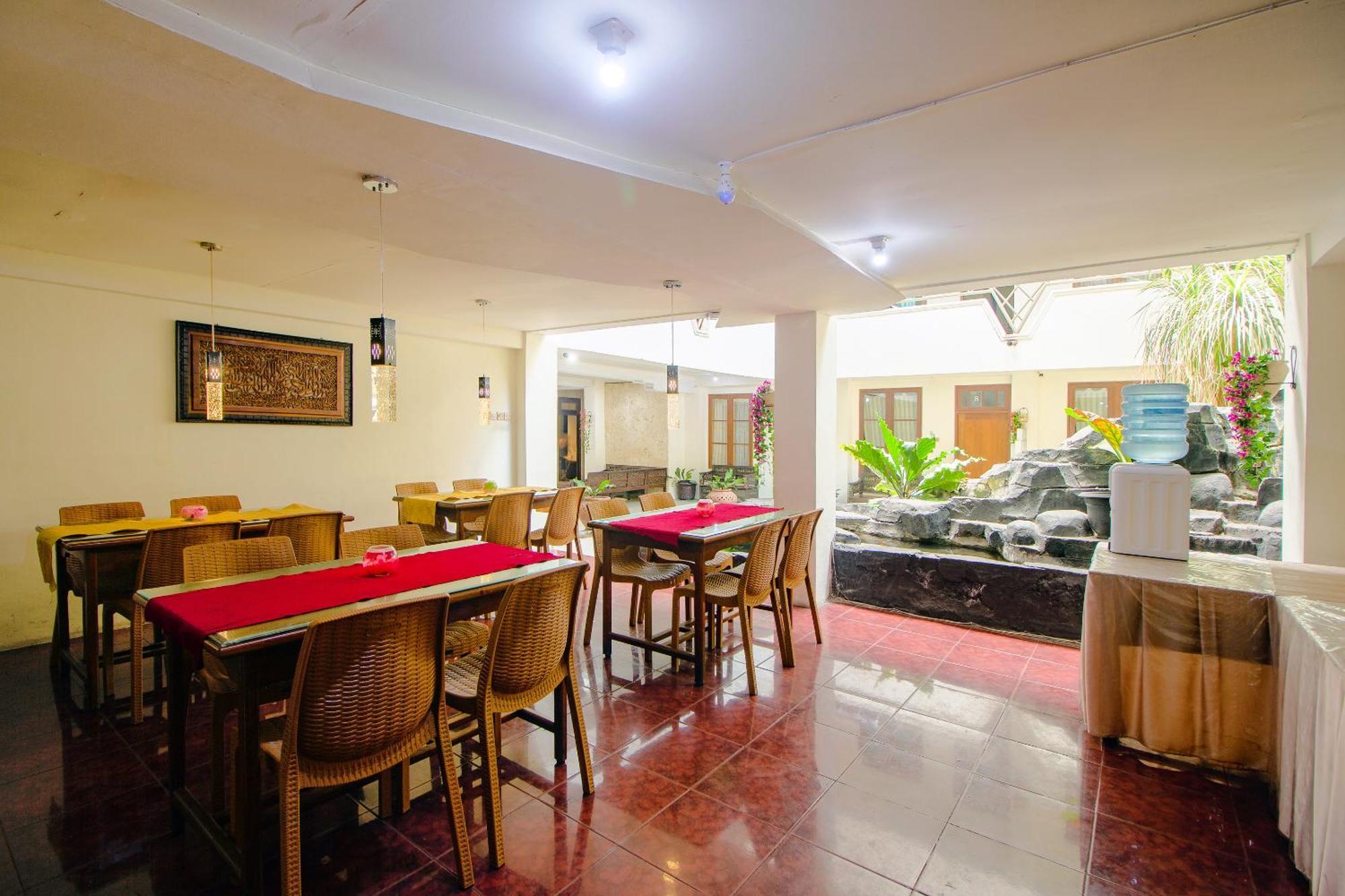 Oyo 1683 Hotel Musafira Syariah Jogjacarta Exterior foto